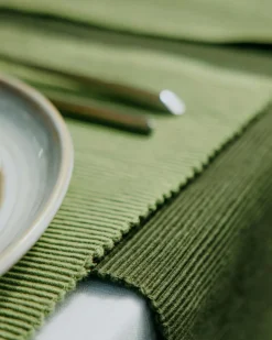 Uni Table Runner, Bear Brown