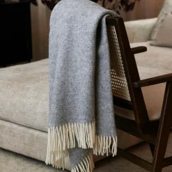 Wool Fishbone Blanket 130x170 cm, Light Grey/Off-white
